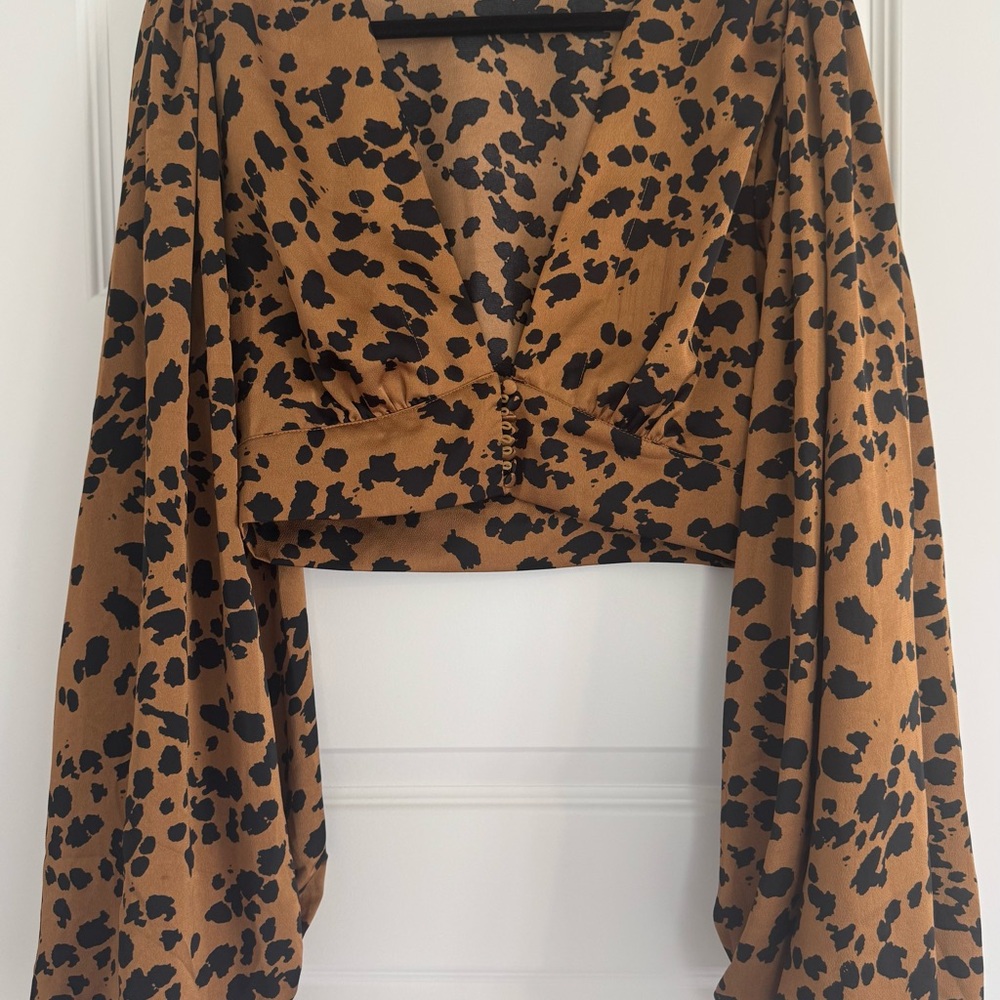 Apricot Lane Brown and Black Long Sleeve Crop Blouse